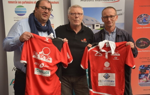 ART ET BATIR et CB PATRIMOINE : remise de maillots