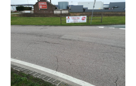 Des banderoles ESPTT aux entrées de Saint Pierre les Elbeuf